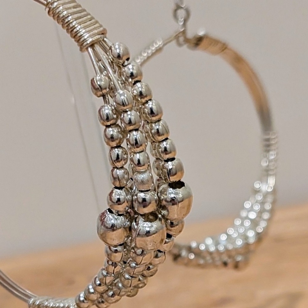 NWOT Beckwoman Silvertone Handmade Wire and Bead Dangle Hoop Earrings